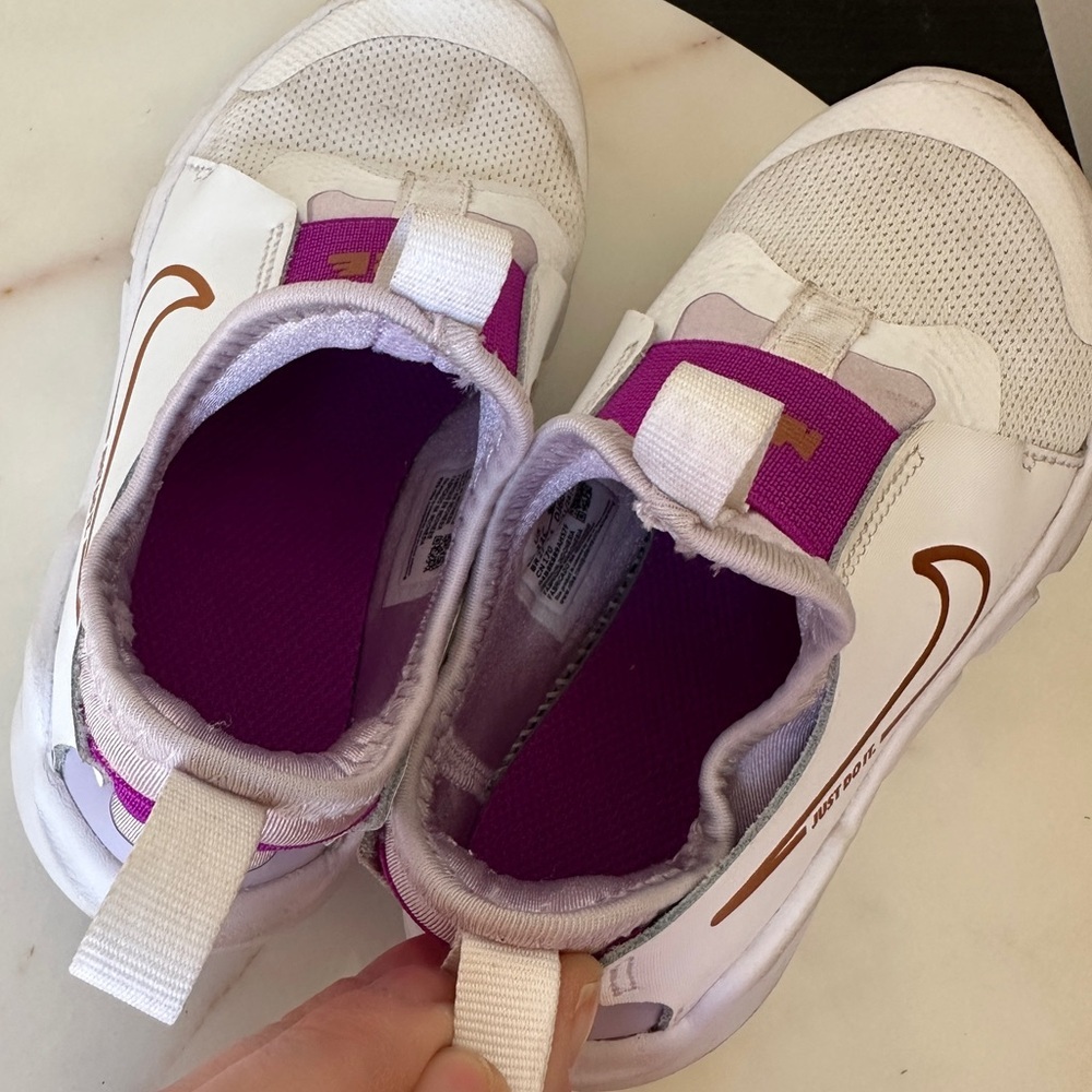 Nike Toddler girls Flex Runner 2 Slip on Sneakers no laces 11c - Picture 8 of 9